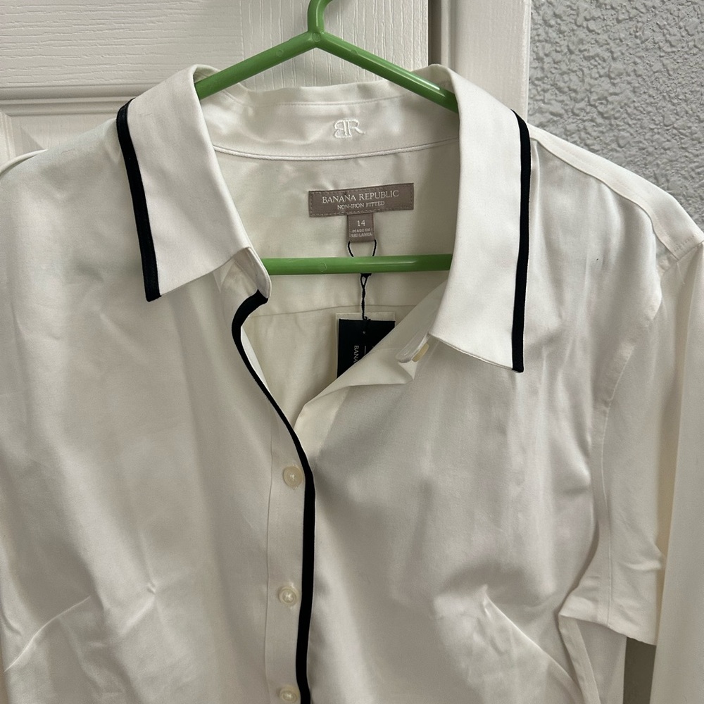 Banana Republic Ivory Button Down with Dark Trim